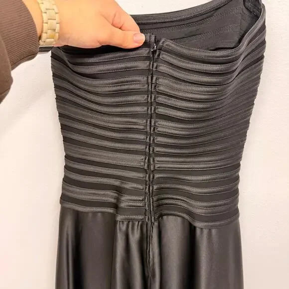 VTG Tadashi Shoji Black Halterneck Long Formal Gown SZ 2 Event Paneled Dress EUC - Picture 11 of 11